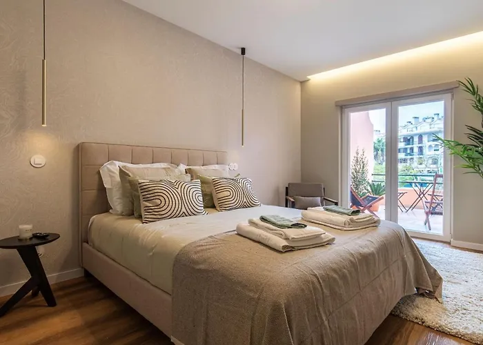 Deluxe 2Bdr Apartment In Carcavelos By Lovelystay