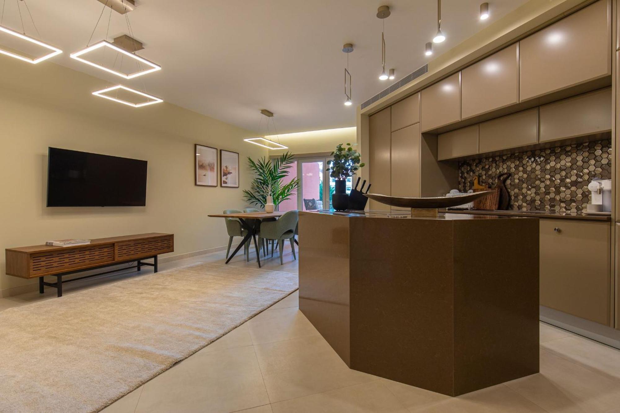 Deluxe 2bdr In Carcavelos By Lovelystay