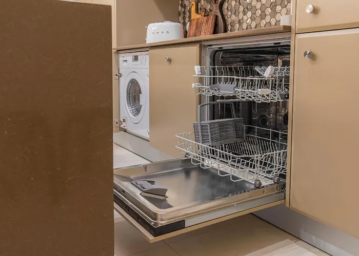 Deluxe 2Bdr Apartment In Carcavelos By Lovelystay
