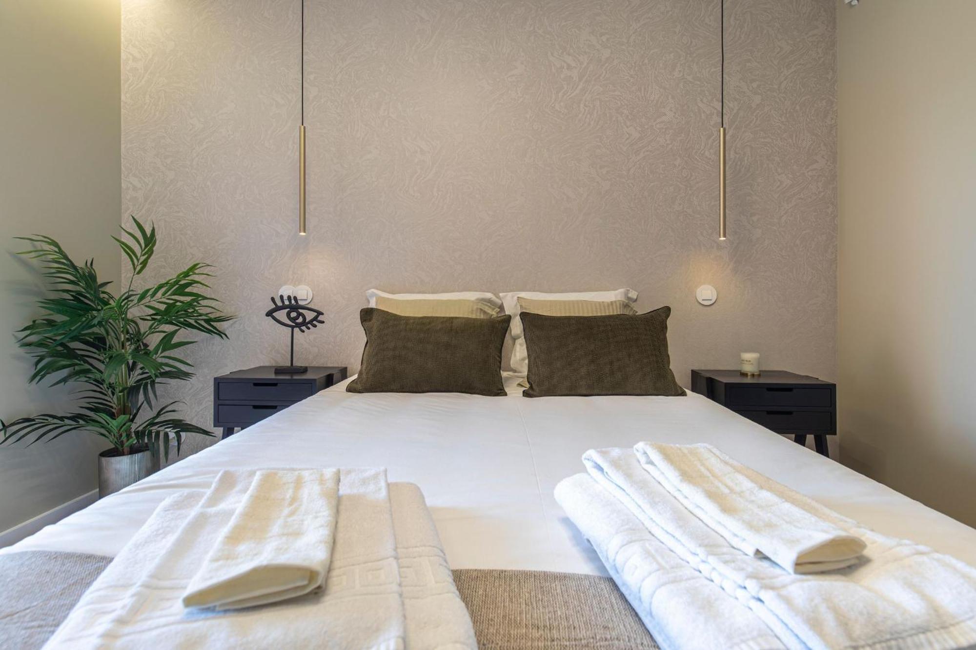 Deluxe 2bdr In Carcavelos By Lovelystay Apartment *