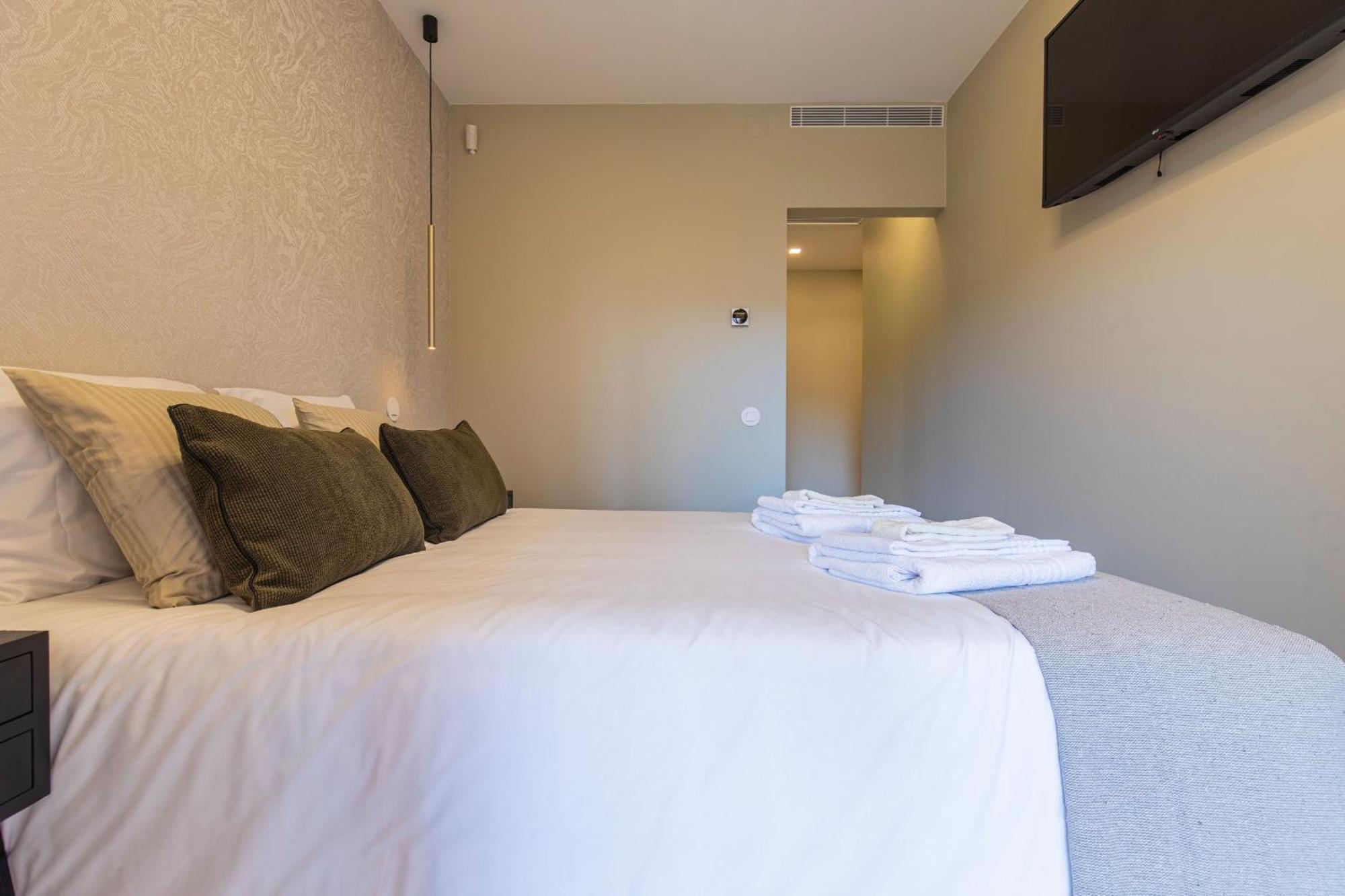 Deluxe 2bdr In Carcavelos By Lovelystay *