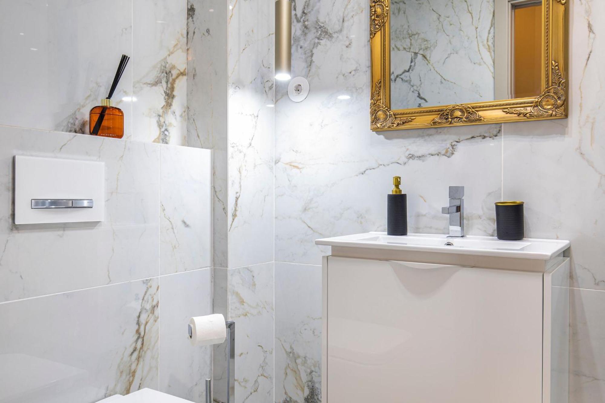 Deluxe 2bdr In Carcavelos By Lovelystay