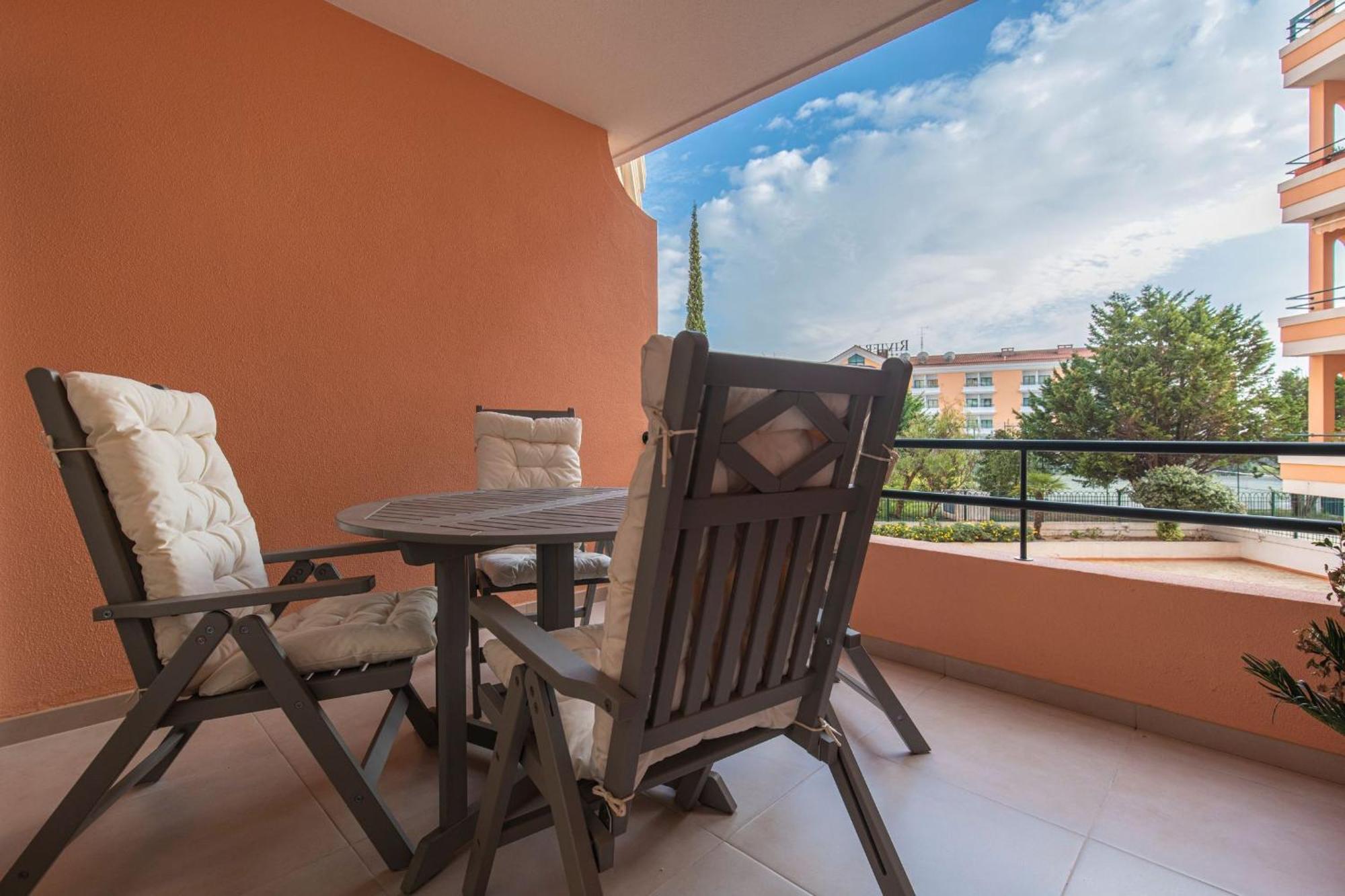 Deluxe 2bdr In Carcavelos By Lovelystay Apartment