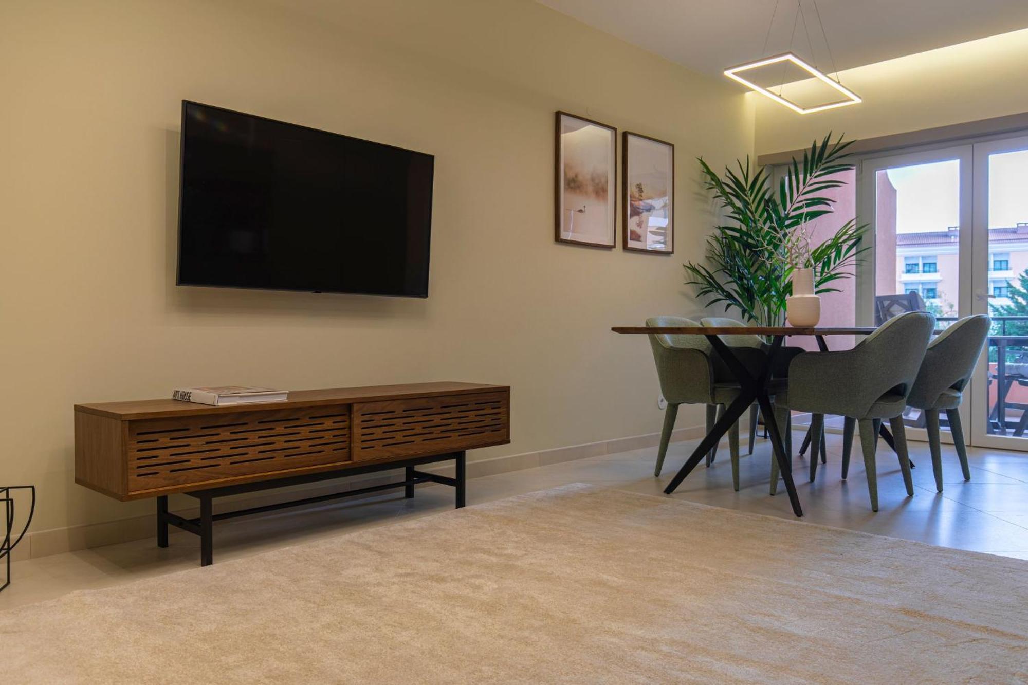 Deluxe 2bdr In Carcavelos By Lovelystay Apartment
