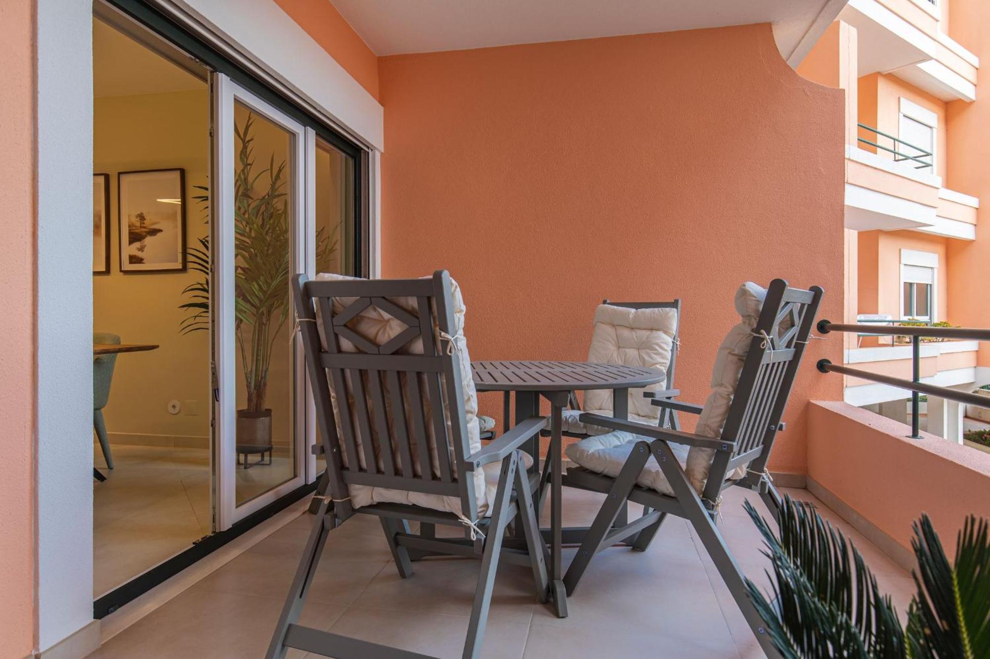 Deluxe 2bdr In Carcavelos By Lovelystay Apartment *